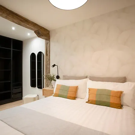 Renovated In Historic Old Town *