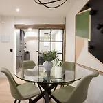 Renovated In Historic Old Town Ac Apartment *