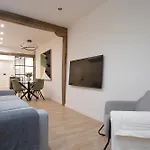 Renovated In Historic Old Town Ac Apartment