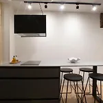 Renovated In Historic Old Town Ac Apartment *