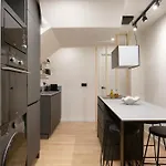 Apartment Renovated In Historic Old Town Ac