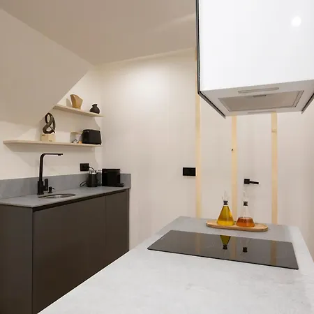 Renovated In Historic Old Town Ac