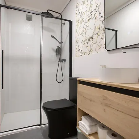 Renovated In Historic Old Town Ac شقة *